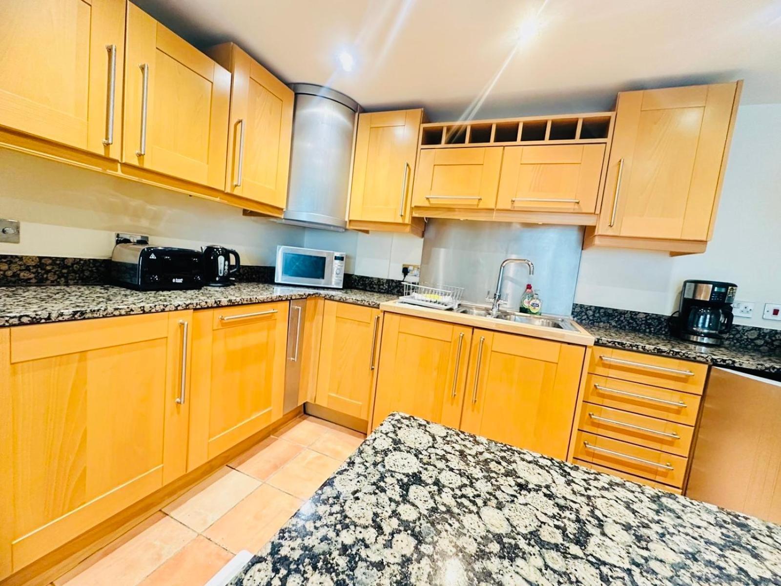 Modern 2Bed 2Bath Apartment Canary Wharf - Upto 5 Person Лондон Экстерьер фото