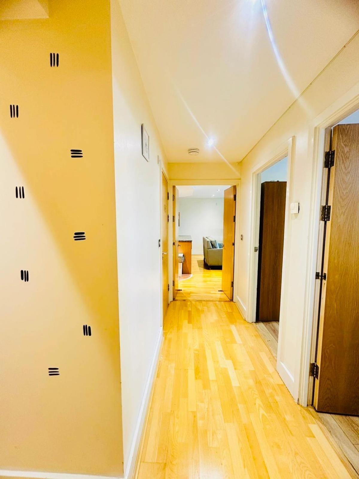Modern 2Bed 2Bath Apartment Canary Wharf - Upto 5 Person Лондон Экстерьер фото