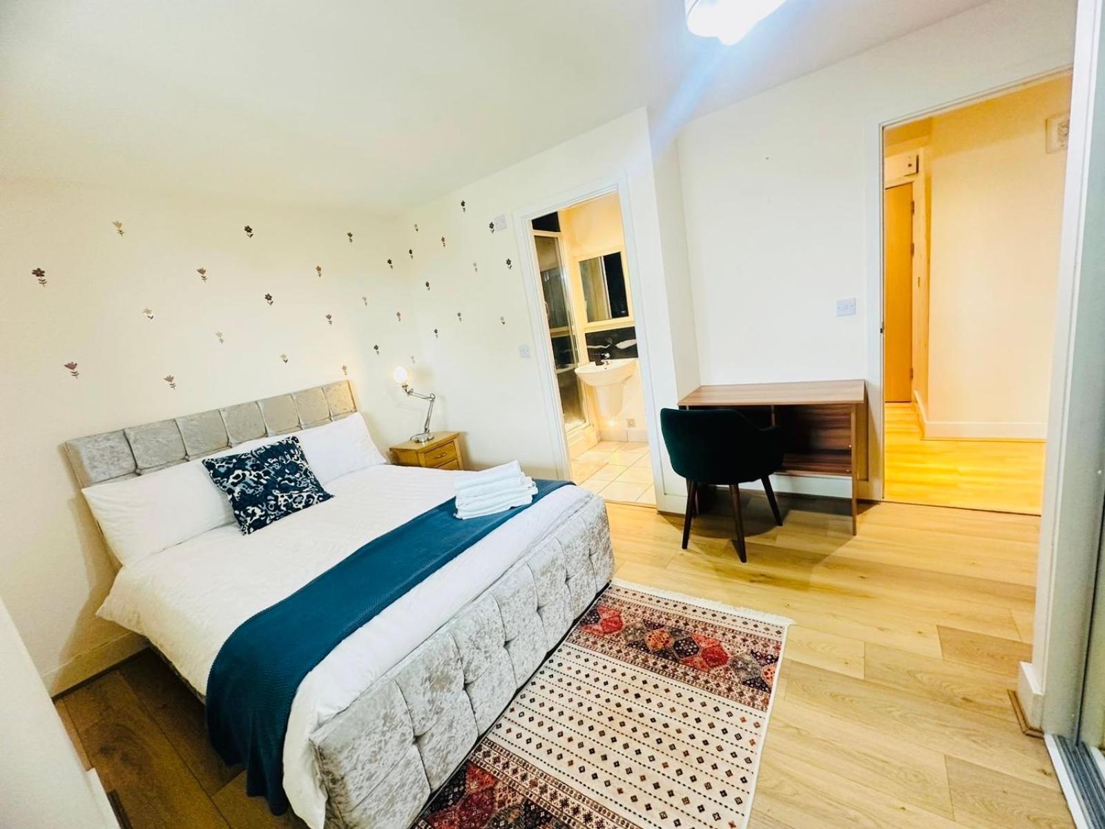 Modern 2Bed 2Bath Apartment Canary Wharf - Upto 5 Person Лондон Экстерьер фото
