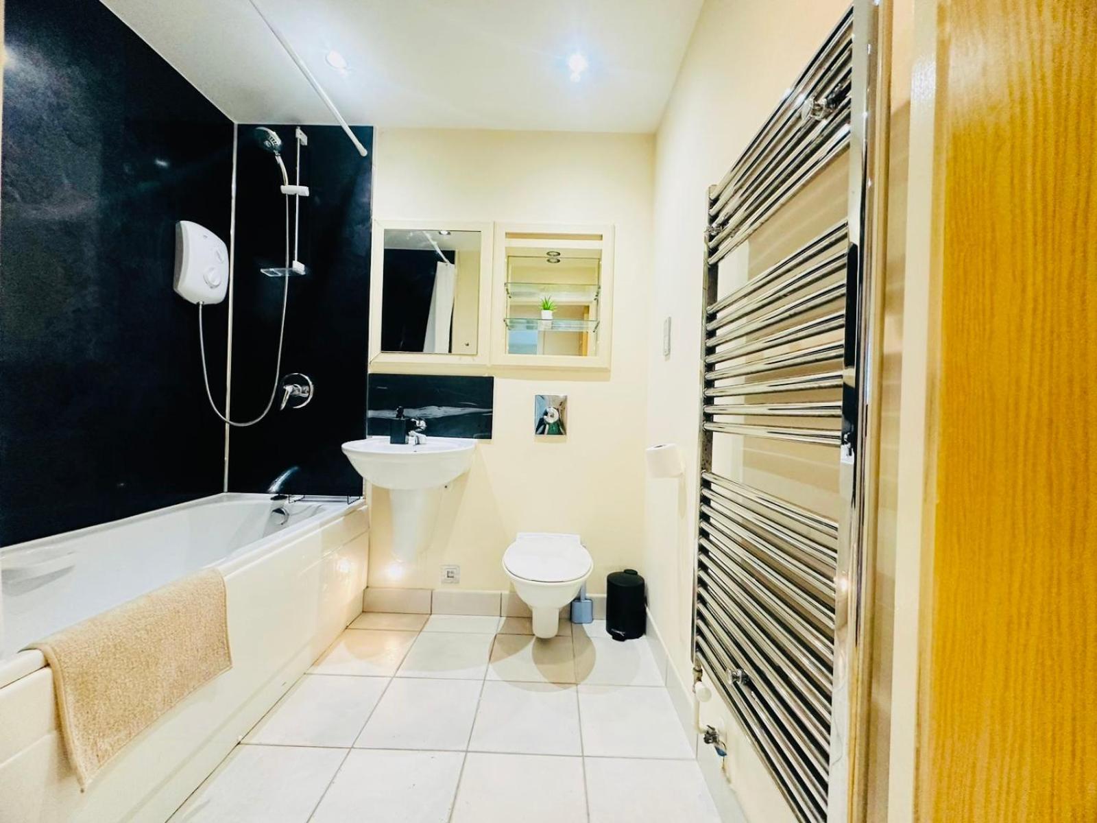 Modern 2Bed 2Bath Apartment Canary Wharf - Upto 5 Person Лондон Экстерьер фото