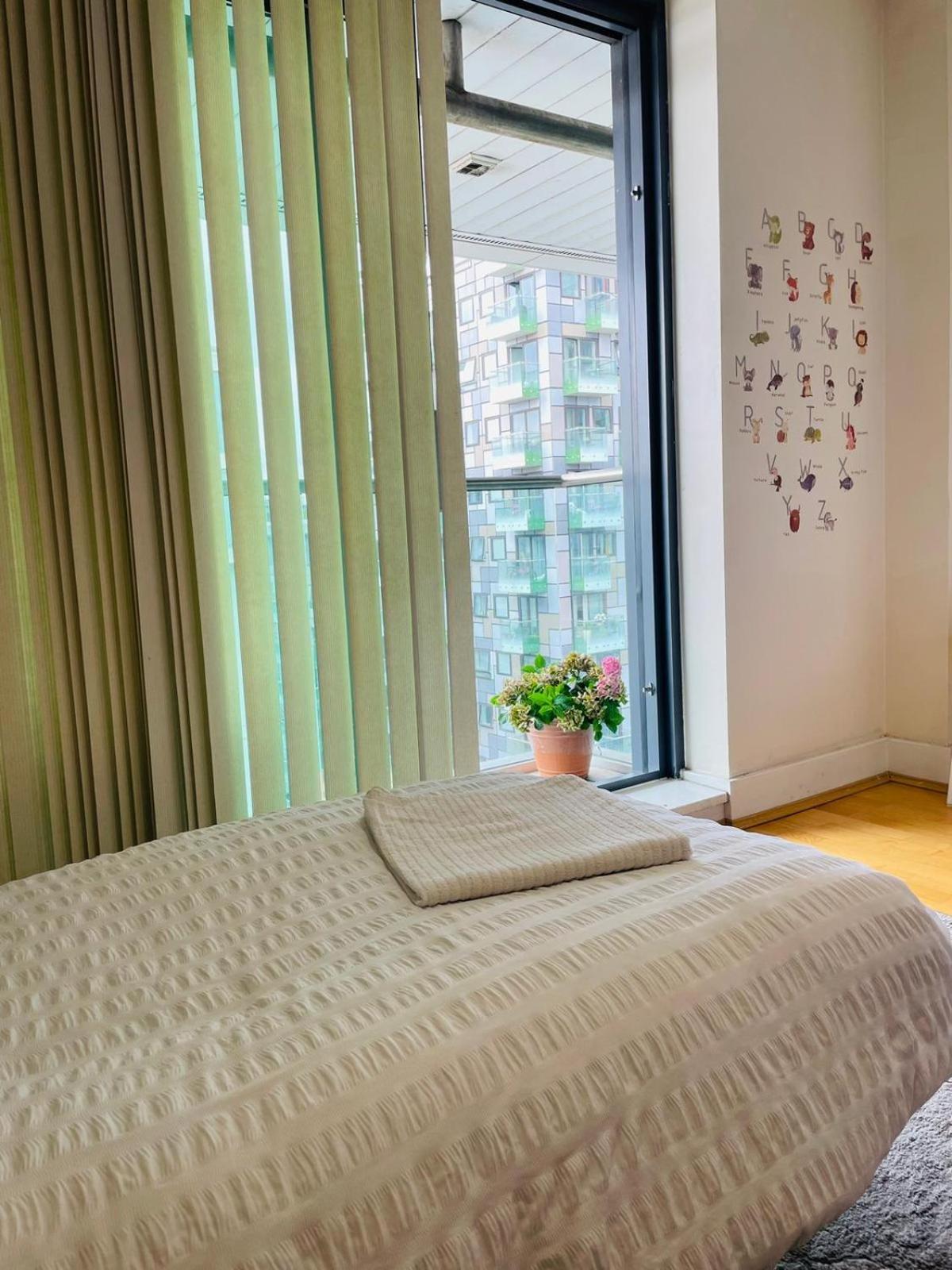 Modern 2Bed 2Bath Apartment Canary Wharf - Upto 5 Person Лондон Экстерьер фото
